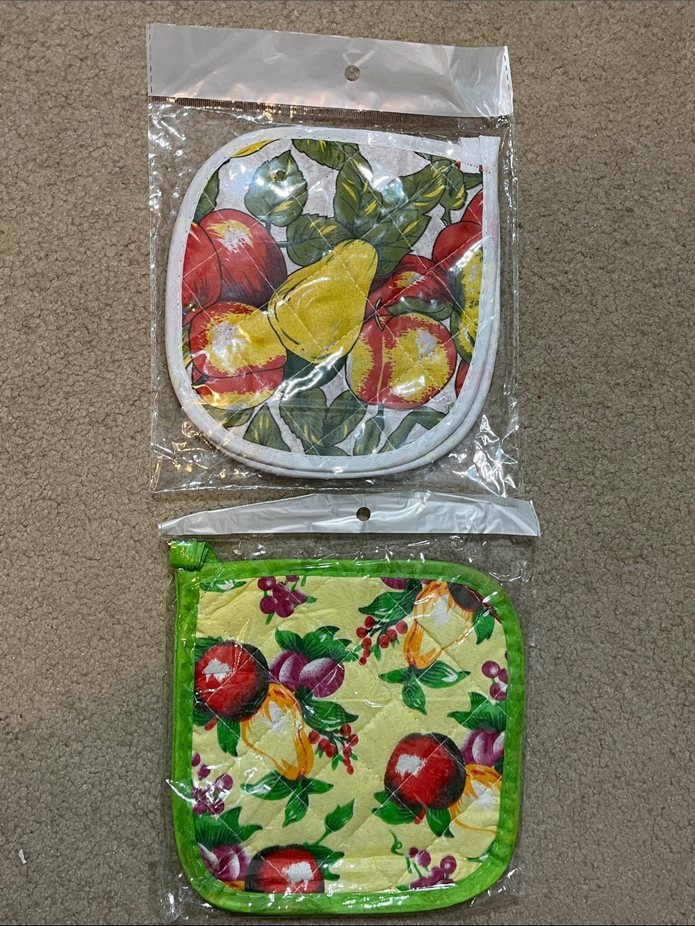 Set of 4 Fruit Print Quilted Pot Holders | New in Package|2 Coordinating Designs